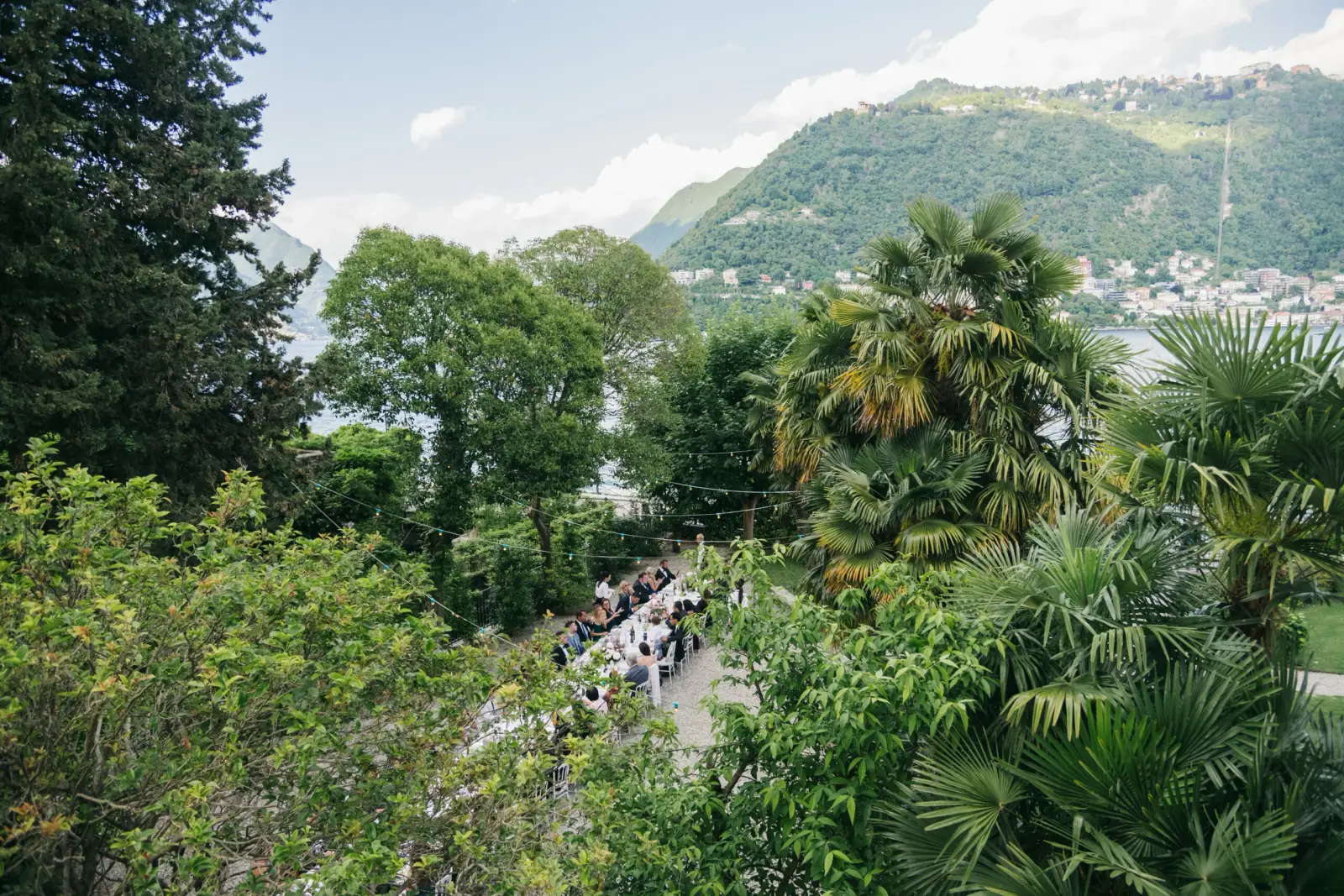 A symbolic ceremony set at the water’s edge at Villa Revel Parravicini on Lake Como